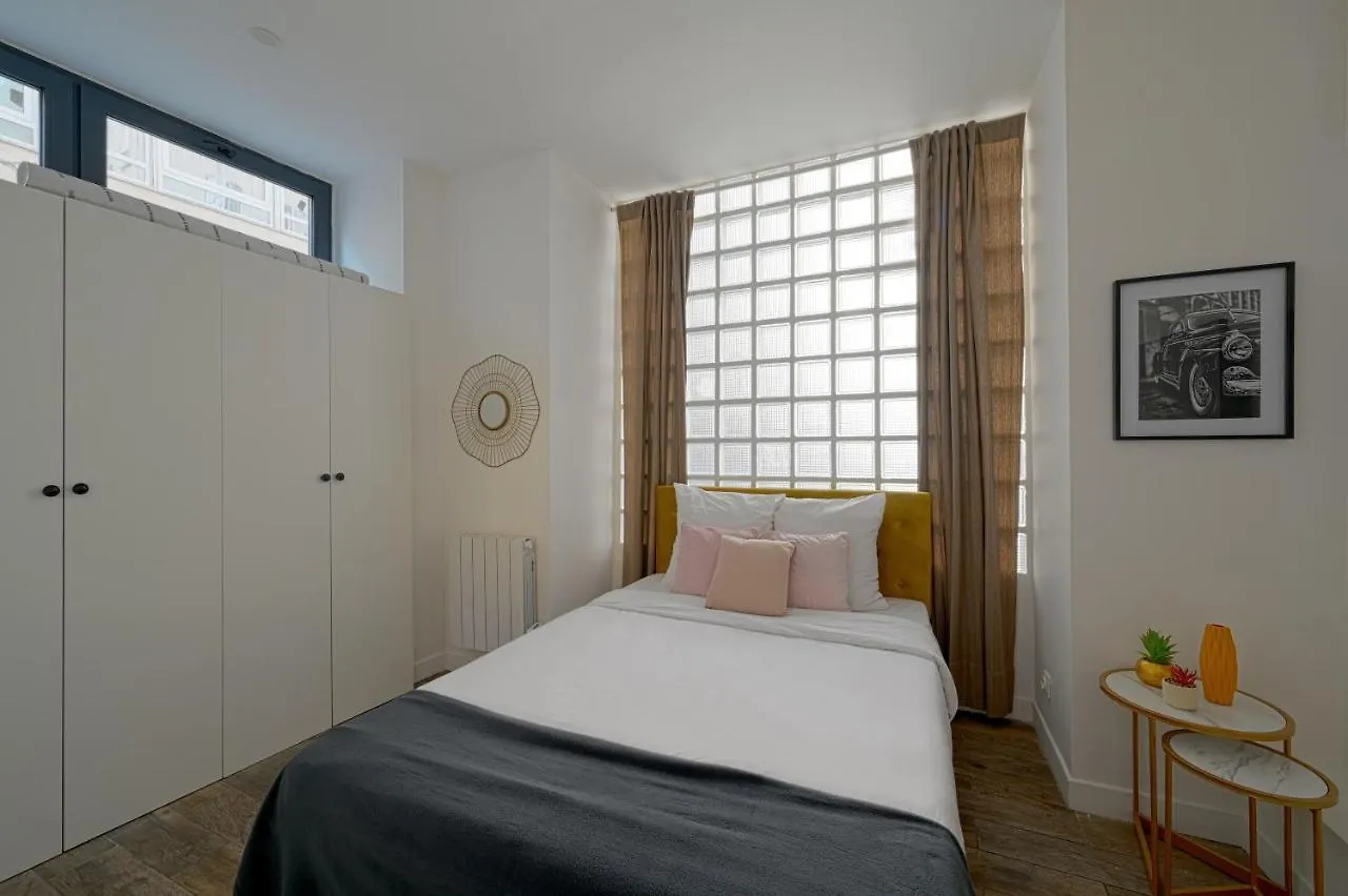 Huge 2 Floor With Unique Games Room & Home Theatre Room Paris Apartment